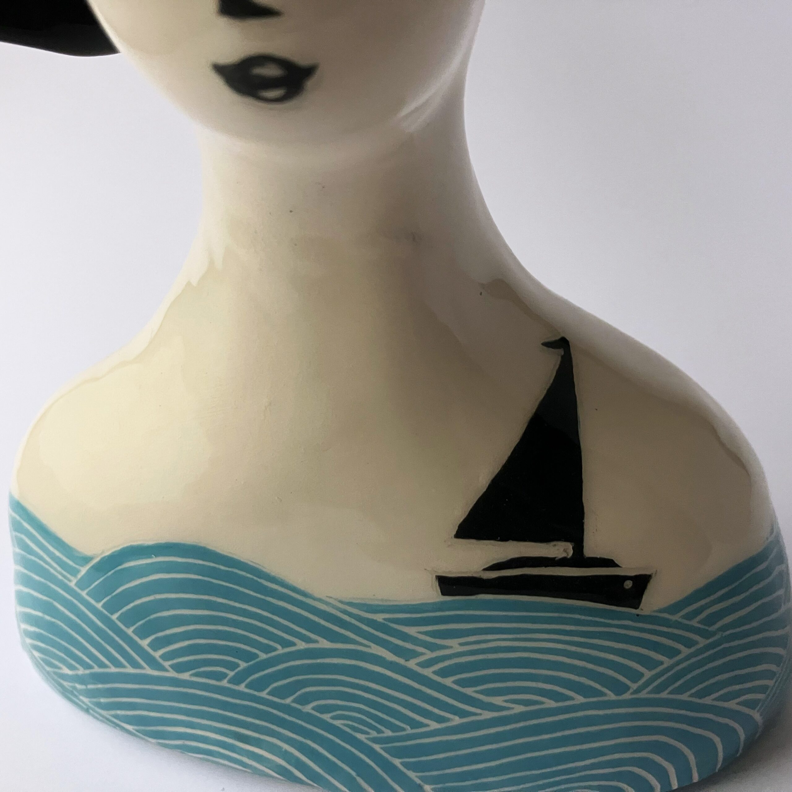 Small wind rose ”Levante” with boat and blue waves