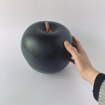 Ceci est une pomme Mela Eclissi Nera
